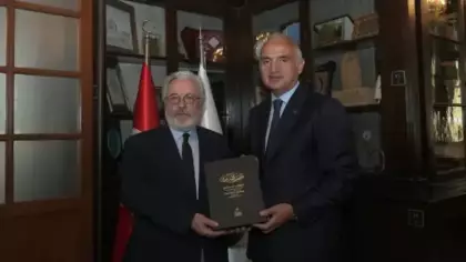 Bakan Ersoy, İslam Kültür, Sanat ve Tarih Araştırma Merkezi'ni ziyaret etti