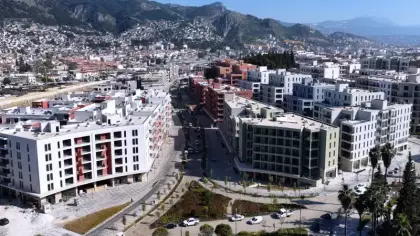 Bakan Kurum’dan Hataylı esnaf paylaşımı: Açılan kepenkler yeniden başlayan hayatın sesi