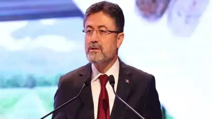 Bakan Yumaklı’dan arı zehri açıklaması: Daha iyi noktaya taşıyacak!