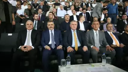 Bakanlar ve TFF Başkanı Amedspor-Erzurumspor maçını tribünde takip etti