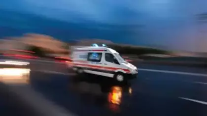 Bakırköy'de feci kaza: Elektrik direğine çarpan motosikletteki 2 kişi hayatını kaybetti