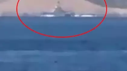Balıkçıları taciz eden Yunan botu Türk denizaltısını görünce kaçtı