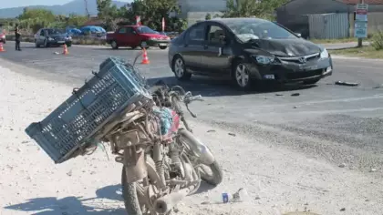 Balıkesir'de otomobil ile çarpışan motosikletin sürücüsü hayatını kaybetti