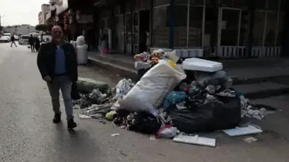 Bankamatikçiler yaşasın diye sokaklar çöp içinde: CHP'li eski belediye can çekişiyor