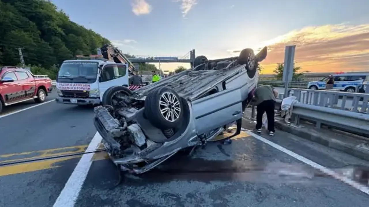 Bariyerlere çarpan otomobil takla atarak sürüklendi: 4 yaralı