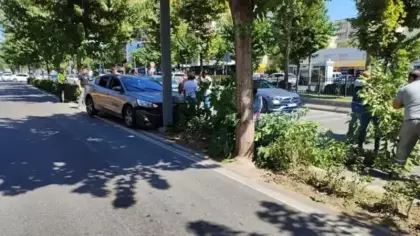 Batman'da kontrolden çıkan otomobil ağaca çarptı: 1 yaralı