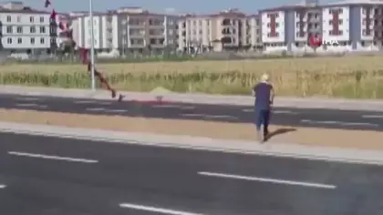Bayrağımızı yerde bırakmayan işçi gönülleri fethetti