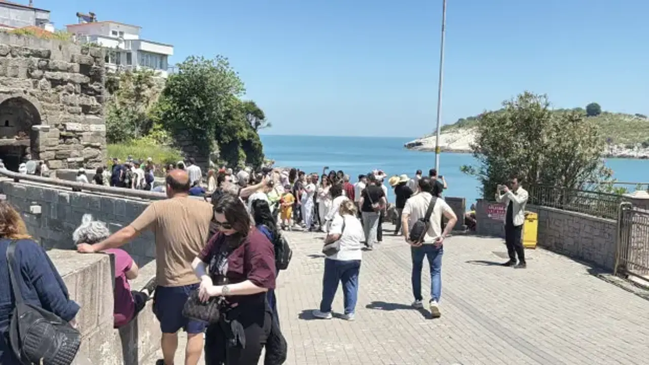 Bayram tatilinde akın ettiler! 6 bin nüfuslu ilçeye 182 bin kişi geldi