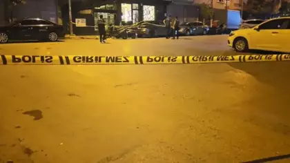 Bayrampaşa'da dehşet anları: Kafedeki müşterilere kurşun yağdı