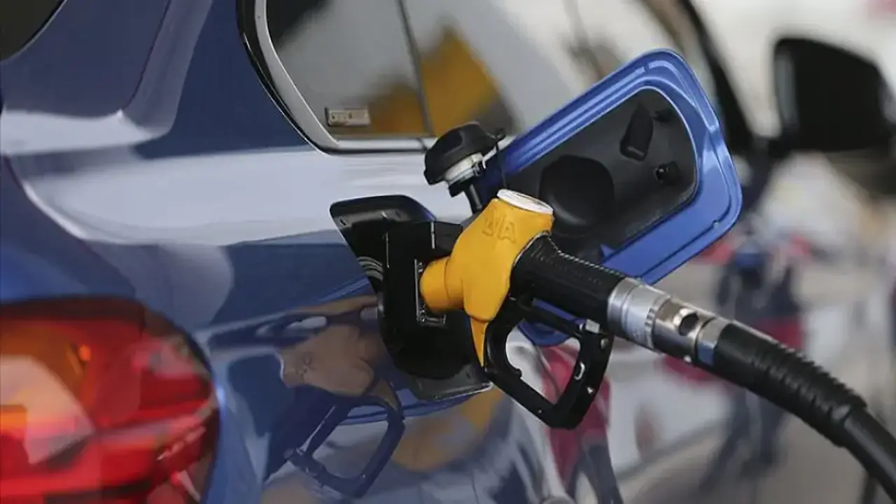Benzine indirim geliyor: Pompaya yansıyacak