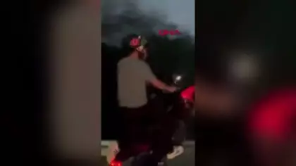 Beykoz’da motosikletlinin tek teker şovu trafiği tehlikeye attı