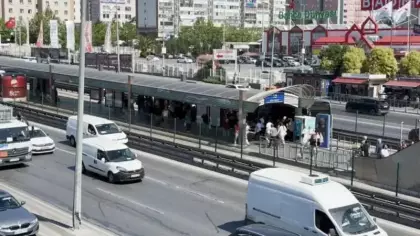Beylikdüzü'de metrobüste 'yan bakma' kavgası: 1 ölü