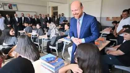 Bilal Erdoğan, Diyarbakır’da öğrenci ve öğretmenlerle buluştu
