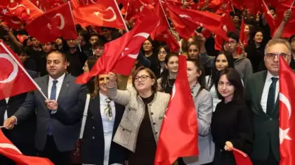 Bir dakikalık süreyi aşan Başkan Şahin’den gençlere gezi sözü