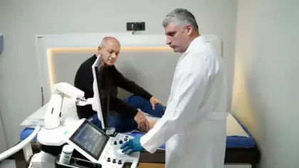 Böbrekleri koruyarak bacak damarlarındaki tıkanıklığı açtılar
