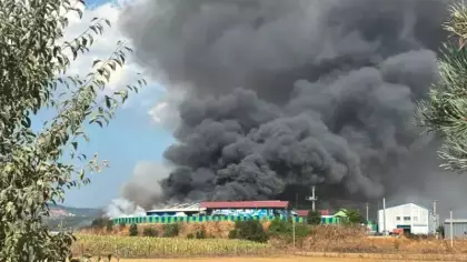 Bolu Belediyesi'ne ait geri dönüşüm tesisinde korkutan yangın