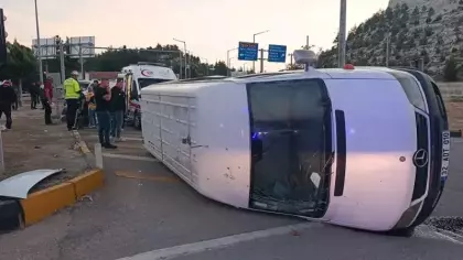Burdur'da korkutan kaza: 10 kadın tarım işçisi yaralandı