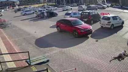 Bursa'da kontrolsüz şekilde yola atlayan çocuğa otomobil çarptı