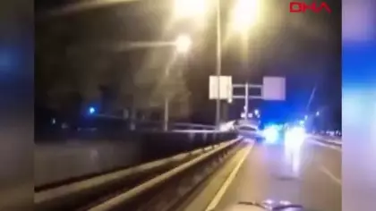 Bursa'da refüje çarpan otomobilin takla attığı kaza kamerada