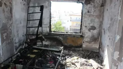 Çakmakla oynayan 2 yaşındaki çocuk evi yaktı