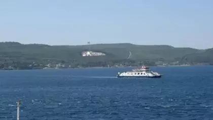 Çanakkale Boğazı'nda yük gemisi karaya oturdu: Boğaz trafiğe kapatıldı