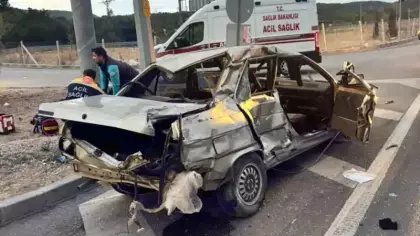Çanakkale’de otobüs ile otomobilin çarpıştı: 2 ölü