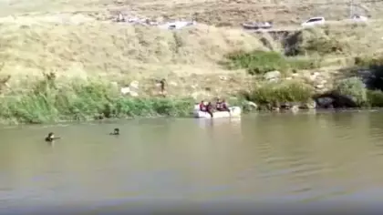 Çaya düşen kardeşlerden biri öldü, diğeri aranıyor