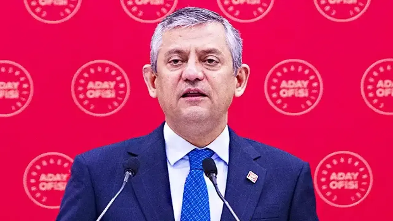 CHP'yi yeni bir korku sardı: Özel'in gece mesajlaşmaları