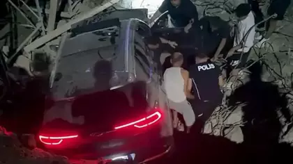Cip, bitmeyen köprüden metrelerce yere uçtu: Yaralılar var!