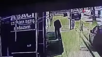 Çöp poşeti ile yüzünü saklayıp, çay ocağını yaktı; o anlar kamerada