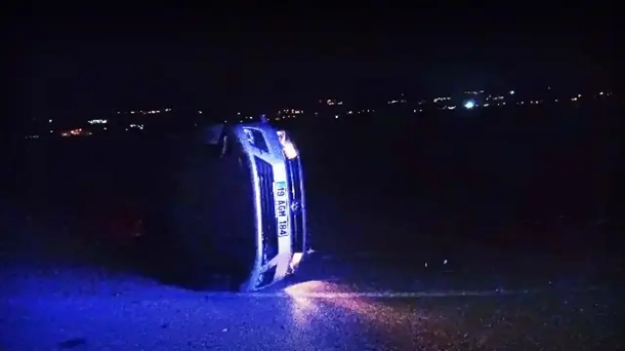 Çorum'da otomobille polis aracı çarpıştı: 1'i polis, 3 yaralı