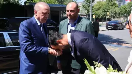 Cumhurbaşkanı Erdoğan, AK Parti İstanbul İl Başkanlığını ziyaret etti