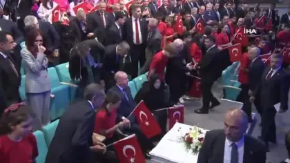 Cumhurbaşkanı Erdoğan, 'Çayeli'nden Öteye' türküsünü söyledi