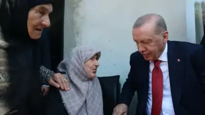 Cumhurbaşkanı Erdoğan Rize'de komşularını ziyaret etti