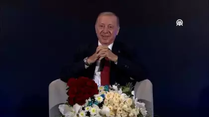 Cumhurbaşkanı Erdoğan'ın Samsun'da gülümseten futbol ve torun sohbeti