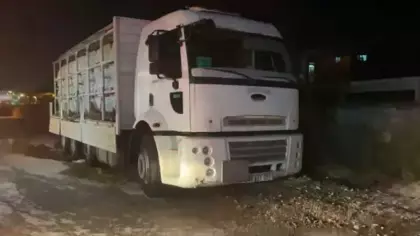 D-100 kara yolunda 'asit sızıntısı' alarmı: Trafiğe kapatıldı, 2 kişi yaralandı!