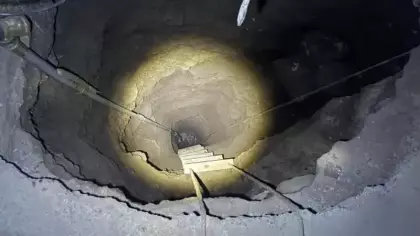 Defineciler evin içinde 25 metrelik kuyu kazdı; 2 gözaltı