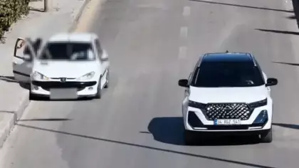 Denetim öncesi yolcuyla yer değiştiren ehliyetsiz sürücüye 200 bin lira ceza