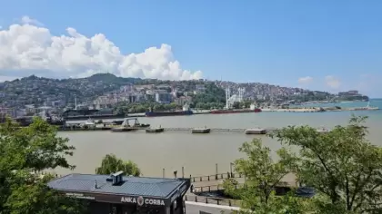 Denizin rengi bir anda değişti! Görenler şaşkına döndü
