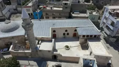 Depremde hasar gören iki tarihî cami Mevlid Kandili’nde yeniden ibadete açılıyor