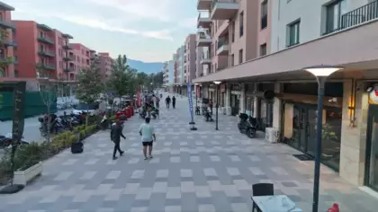 Depremlerde yıkımın yaşandığı Atatürk Caddesi yeniden hareketlendi