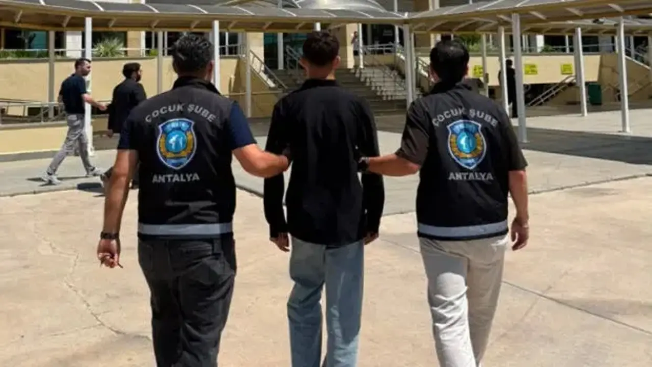 'Devlet biziz' dedi çocuk şube aldı!