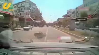 Dikkatsiz sürücü trafiği altüst etti!