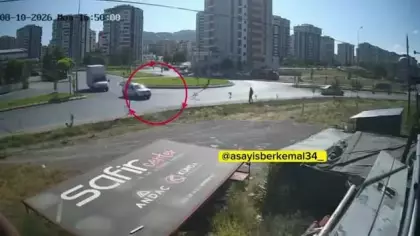 Direksiyon hakimiyetini kaybeden sürücü yayayı ezdi