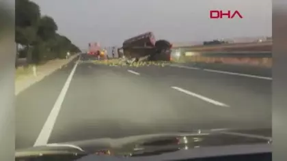 Diyarbakır'da feci kaza! Minibüs ile kavun yüklü traktör çarpıştı