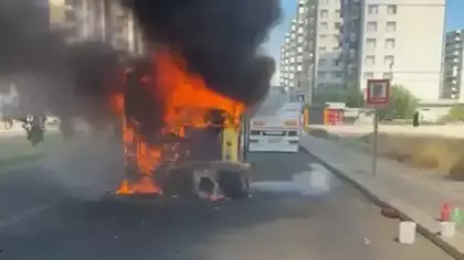 Diyarbakır'da korku dolu anlar: Belediye otobüsü seyir halindeyken yandı