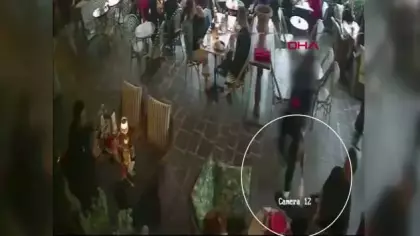 'Dövmen çok güzel abi' dedi kafede kurşun yağdırdı! Saldırı anı kameraya yansıdı