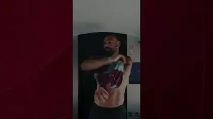 Dünyaca ünlü golcü Salah Trabzonspor formasıyla poz verdi