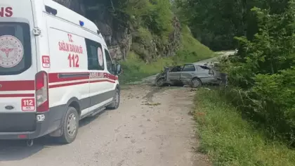 Düzce'de çekici şarampole devrildi: 1 ölü!