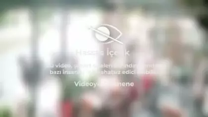 Ekmek indirirken otomobil çarptı: Mersin'deki feci kaza kamerada